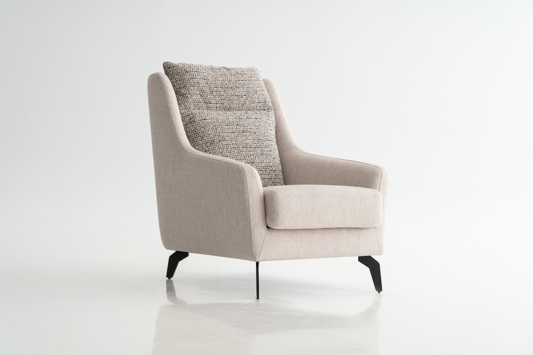 ELTON ARMCHAIR